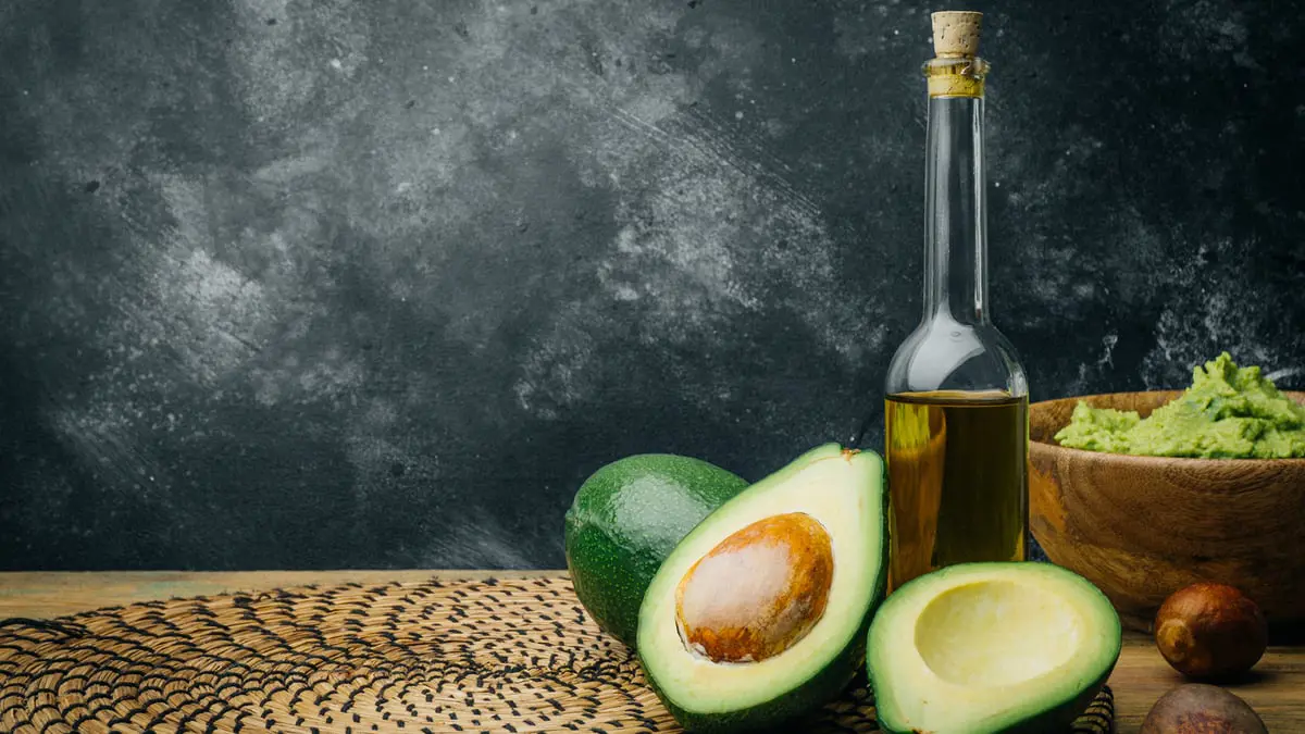 زيت الأفوكادو.. فوائد متعددة لشعر صحي وقوي