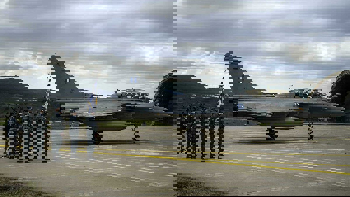 فرنسا واليونان توقعان "خريطة طريق" للتعاون العسكري