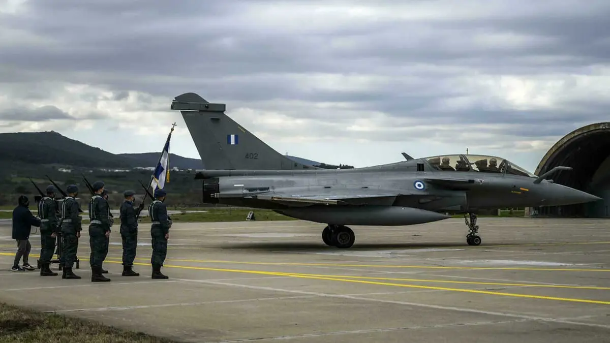 فرنسا واليونان توقعان "خريطة طريق" للتعاون العسكري