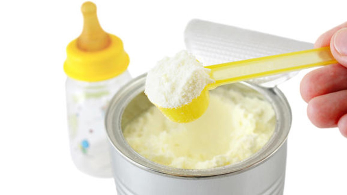 مصرية تطلب الخلع من زوجها لأنه يشرب حليب أطفالها