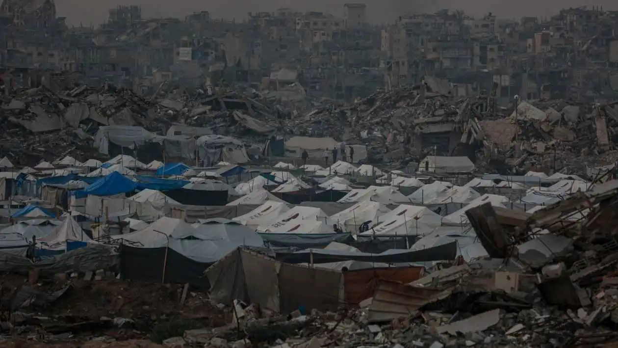 بحجم 186 ناطحة سحاب.. غزة تقبع تحت 68 مليون طن من الأنقاض