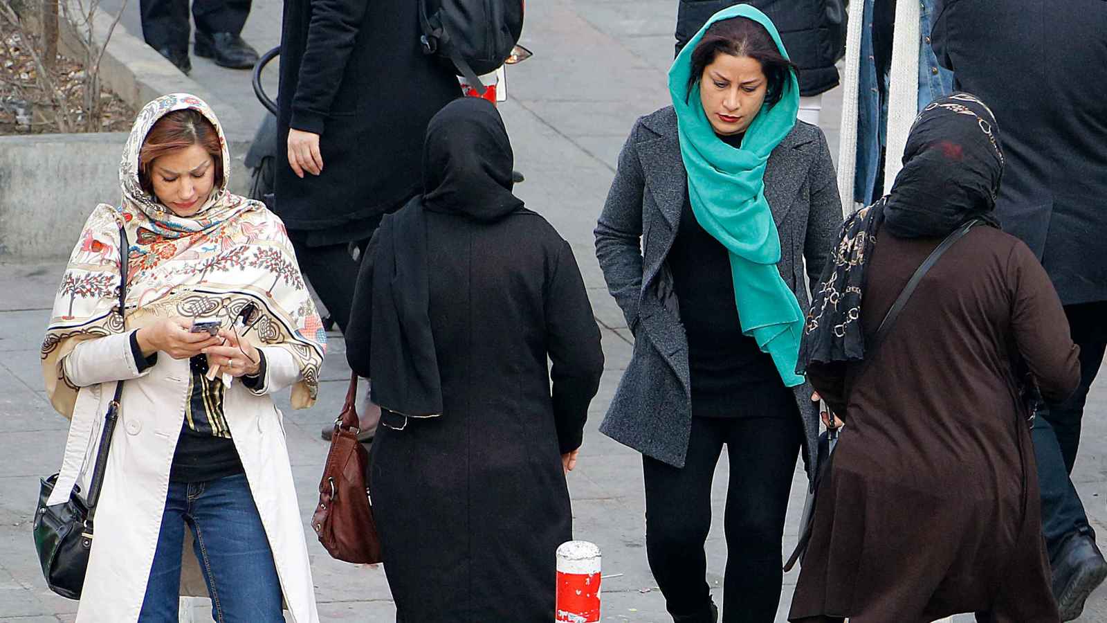 تحذيرات من "عصيان مدني" في إيران بسبب "قانون الحجاب"