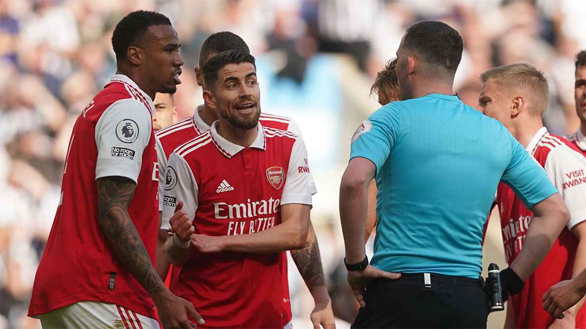 نجم آرسنال "يفجر" صراعا بين الهلال والنصر‎