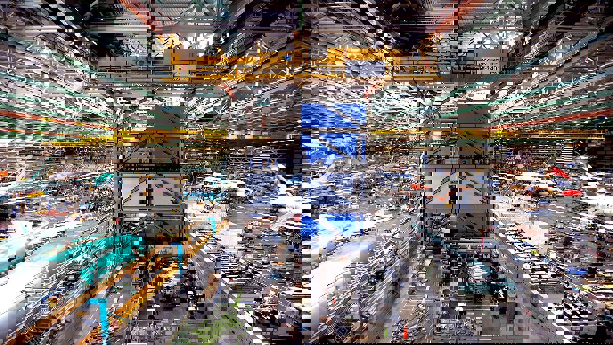 "بوينغ" تستأنف تصنيع طائراتها التجارية في واشنطن