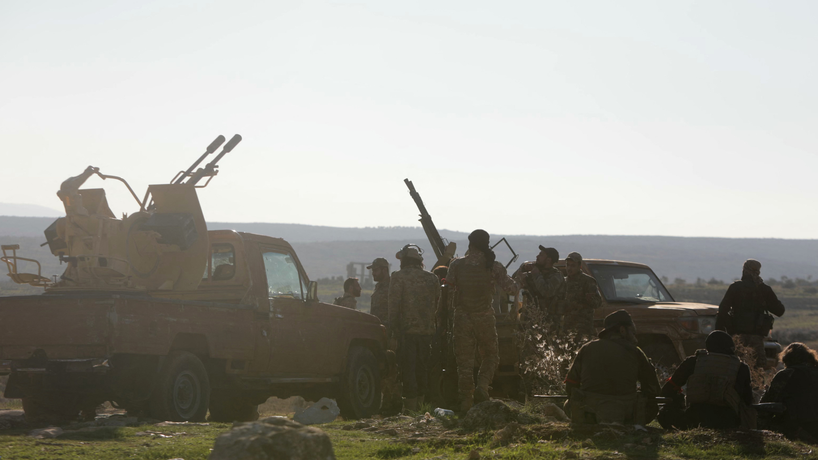 مسلحون تدعمهم واشنطن يدعون لبقاء القوات الأمريكية في سوريا