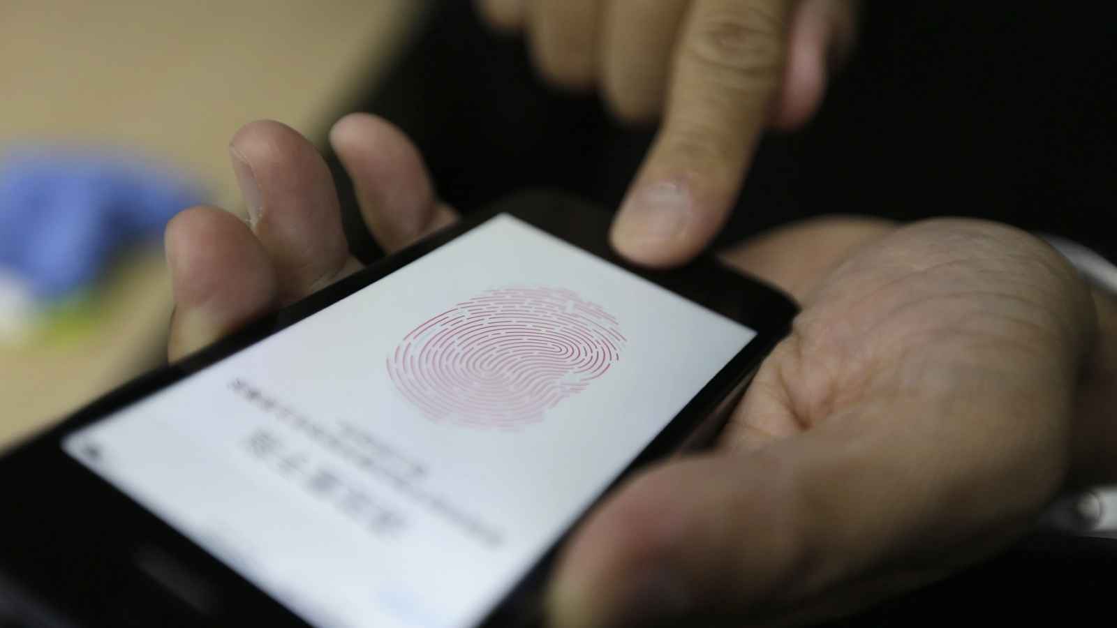 مع تطور "شاشات الشفاء الذاتي".. هل ينتظرنا مستقبل خالٍ من الخدوش؟