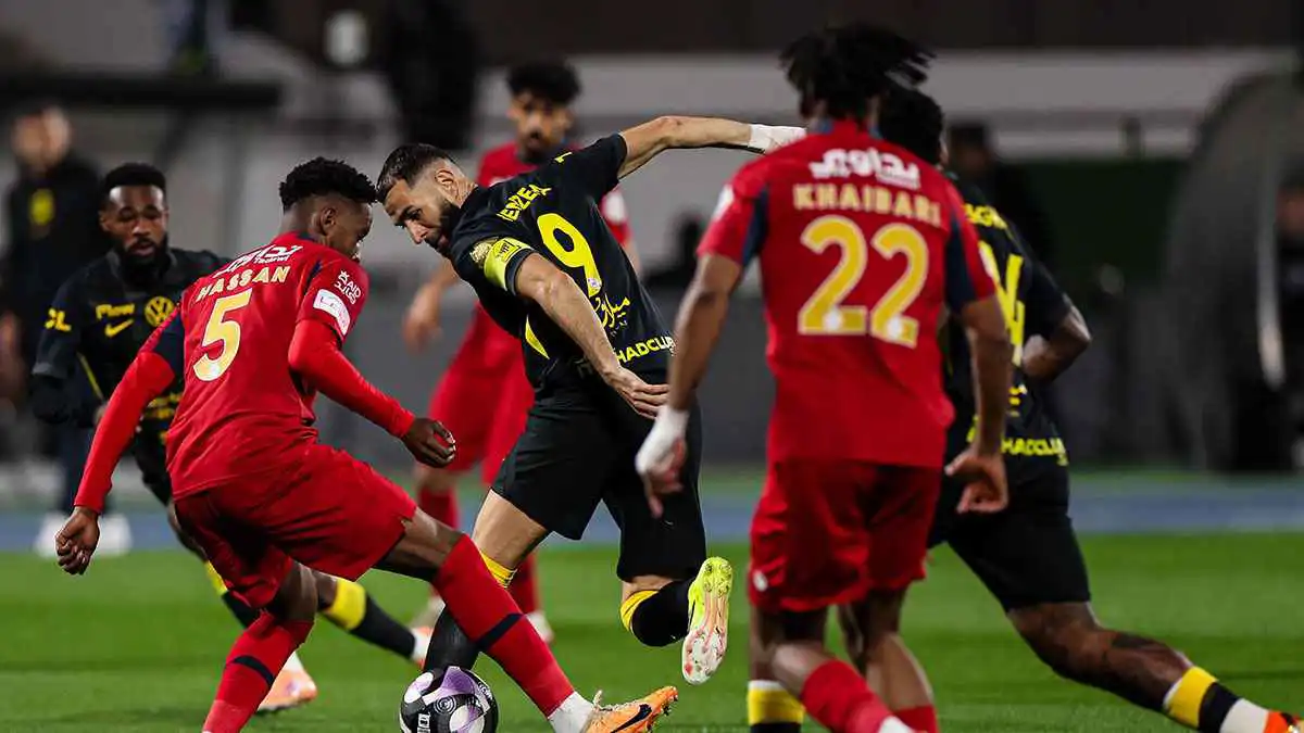 الاتحاد يتعثر أمام ضمك في الدوري السعودي