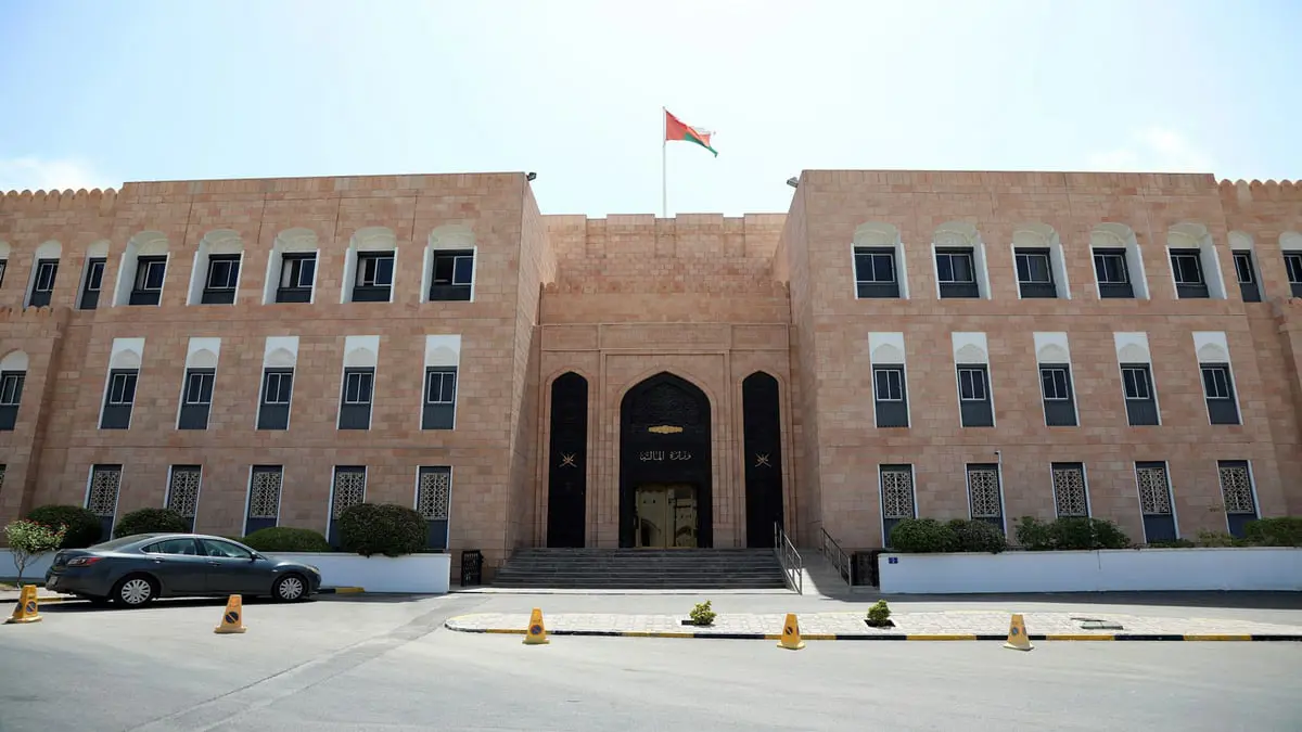 سلطنة عُمان تستغل فائض أسعار بيع النفط لخفض الدين العام