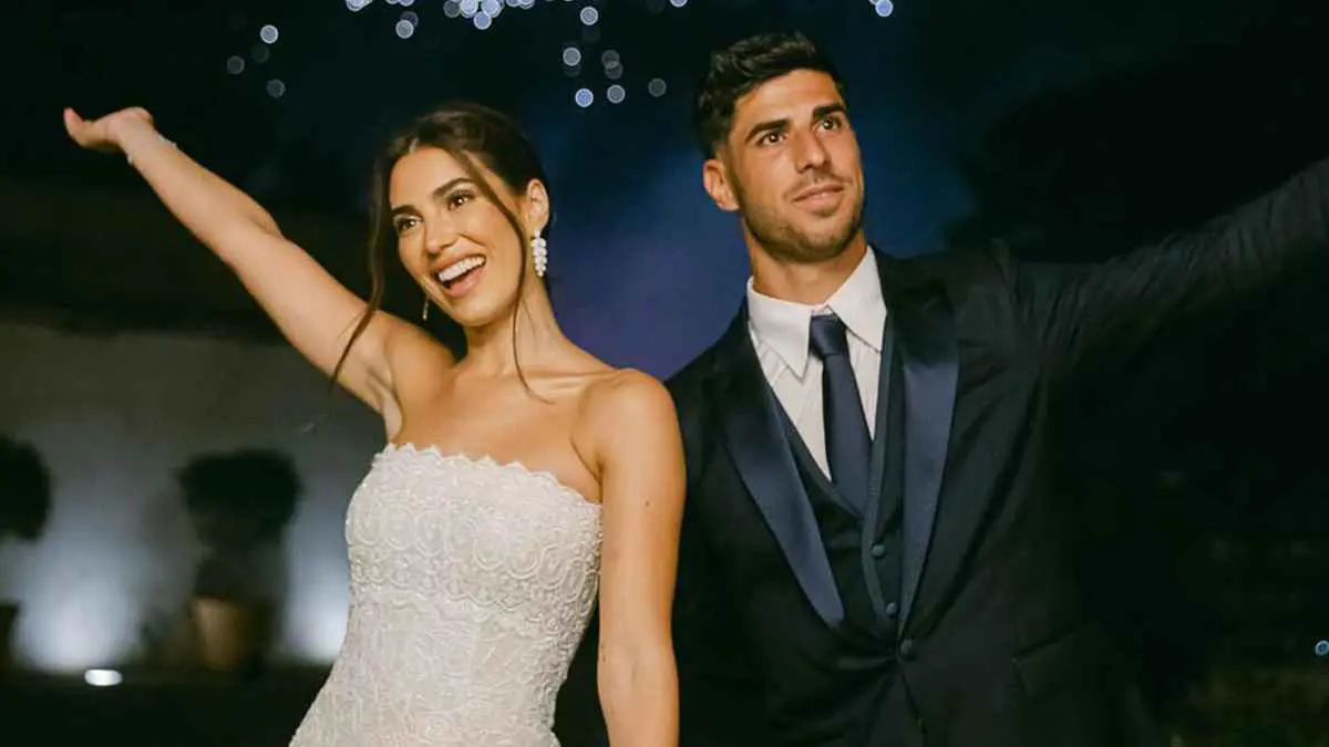 من نادلة في مطعم إلى نجمة مشهورة.. من هي زوجة أسينسيو؟