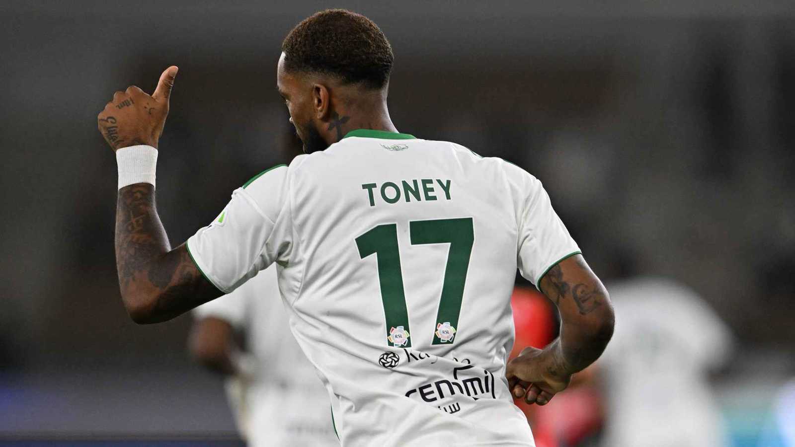 "جلاد" برشلونة.. هل عثر الأهلي السعودي على بديل إيفان توني؟