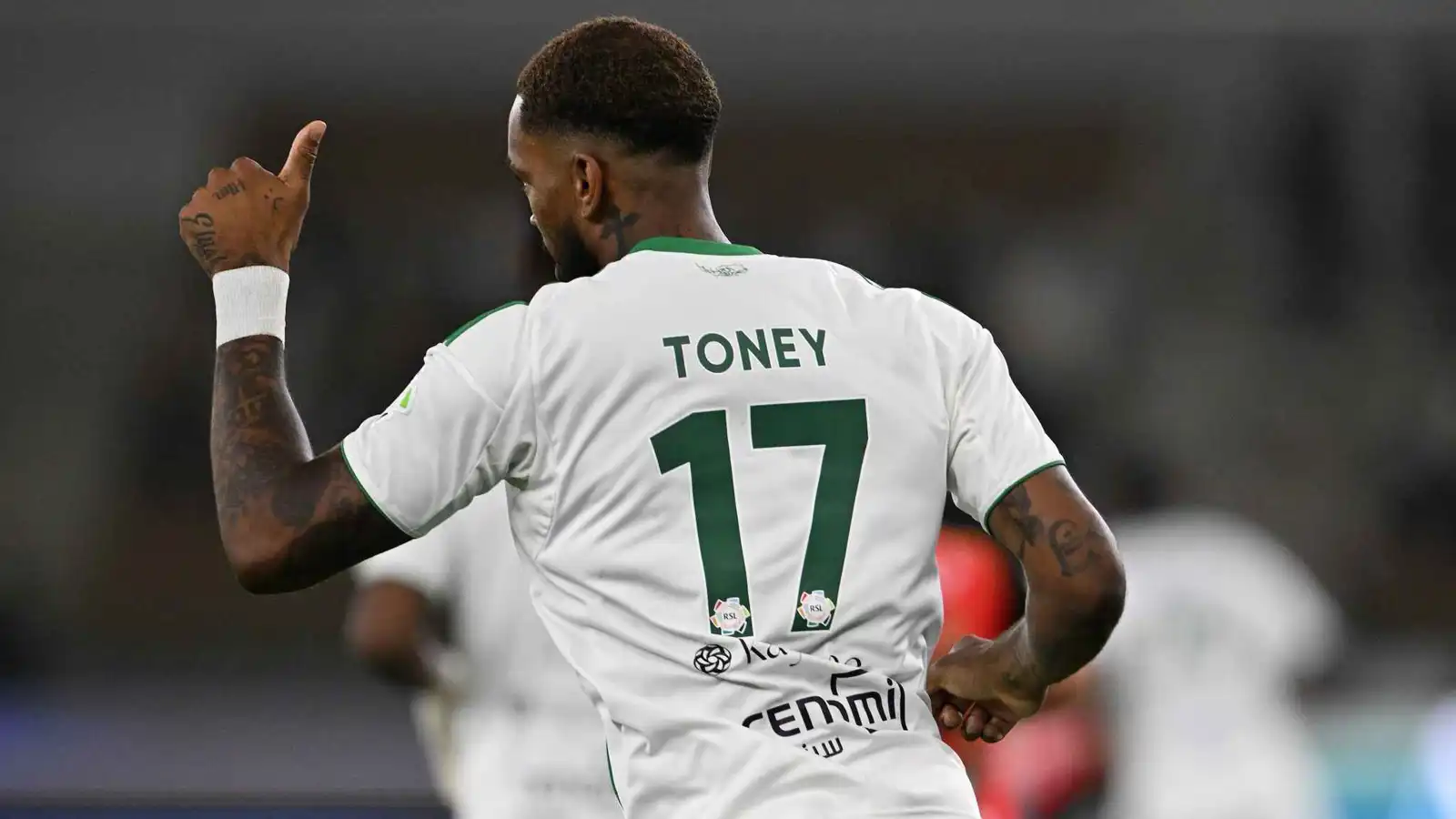 "جلاد" برشلونة.. هل عثر الأهلي السعودي على بديل إيفان توني؟