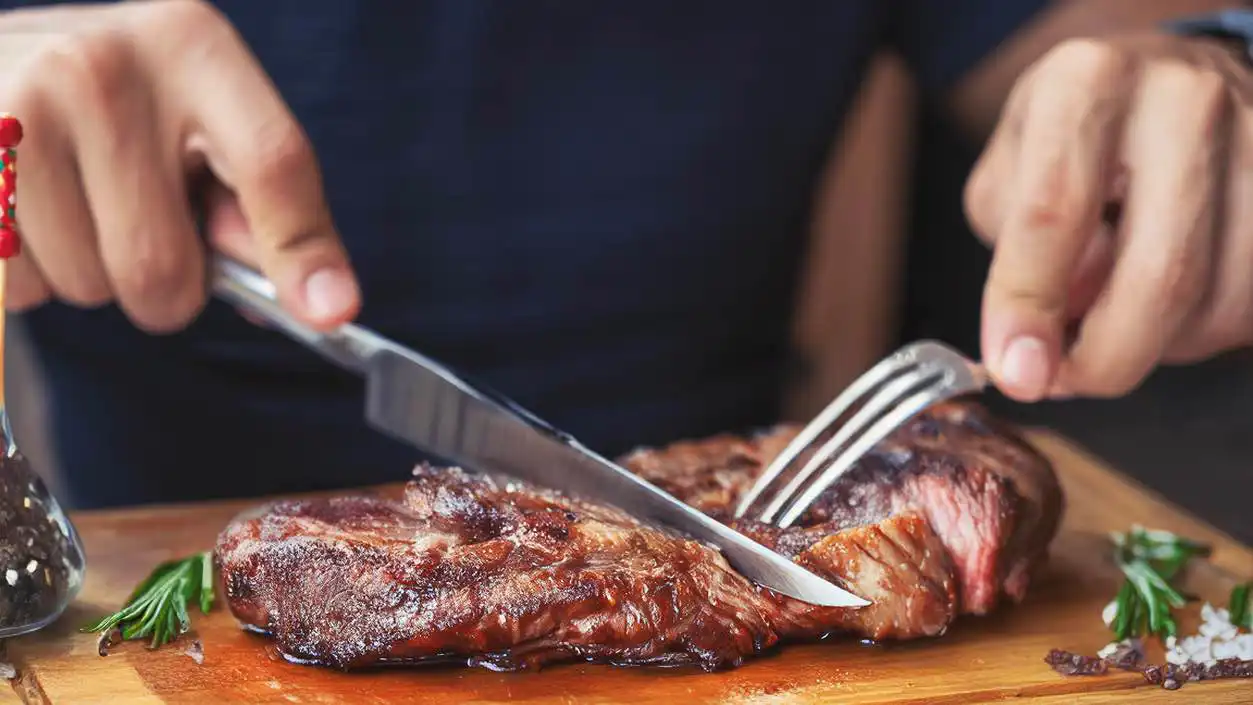 الأفراط في تناول اللحوم.. متى يتحول "البروتين" إلى خطر يهدد صحتك؟
