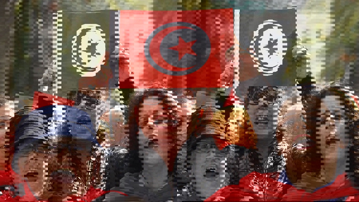 تونس.. احتجاجات غاضبة في صفاقس وبمحيط البرلمان ضد راشد الغنوشي (فيديو)