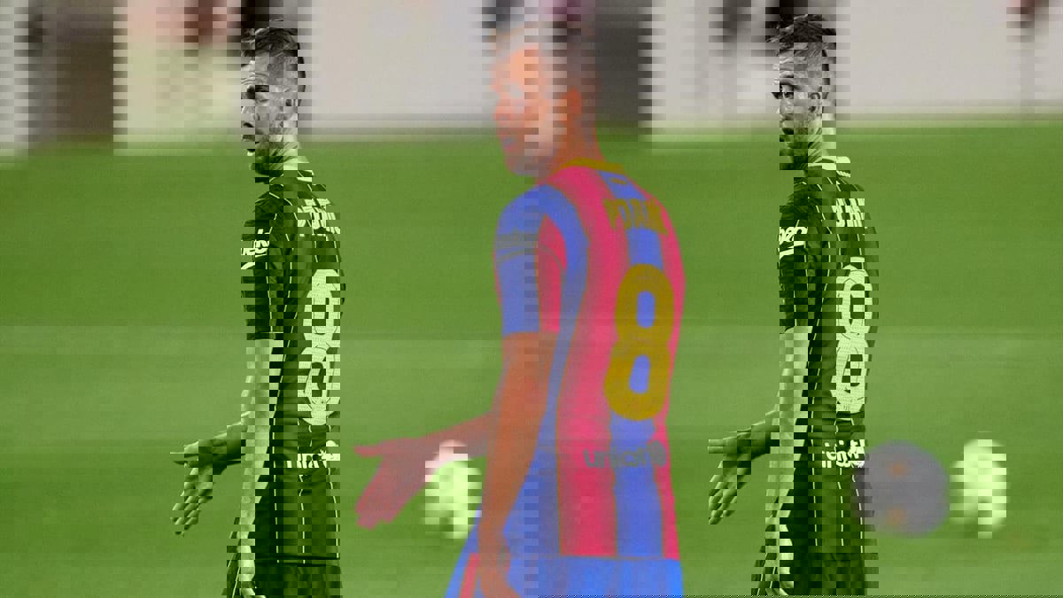 يوفنتوس يرحب بعودة بيانيتش المغضوب عليه من برشلونة