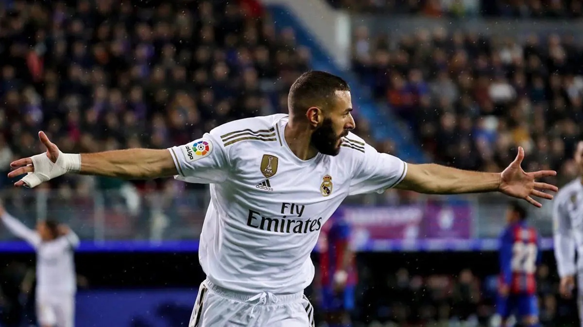 كريم بنزيما يحقق رقمًا مميزًا بهدفيه في مباراة ريال مدريد ضد إيبار