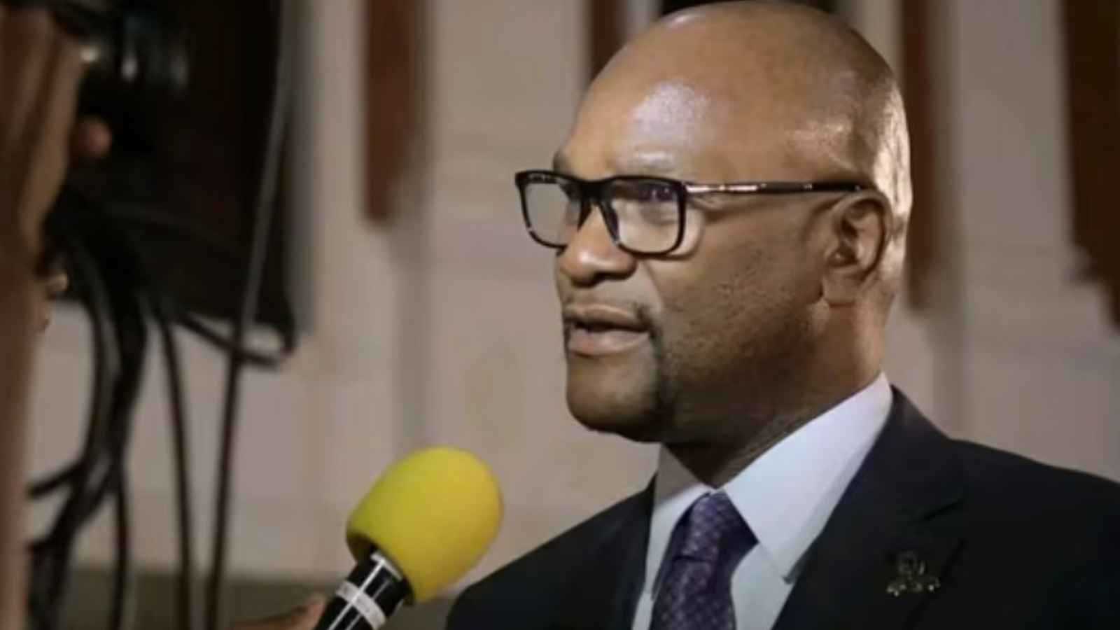 سقط من علو شاهق.. مصادر ترجح انتحار سفير جنوب أفريقيا لدى فرنسا