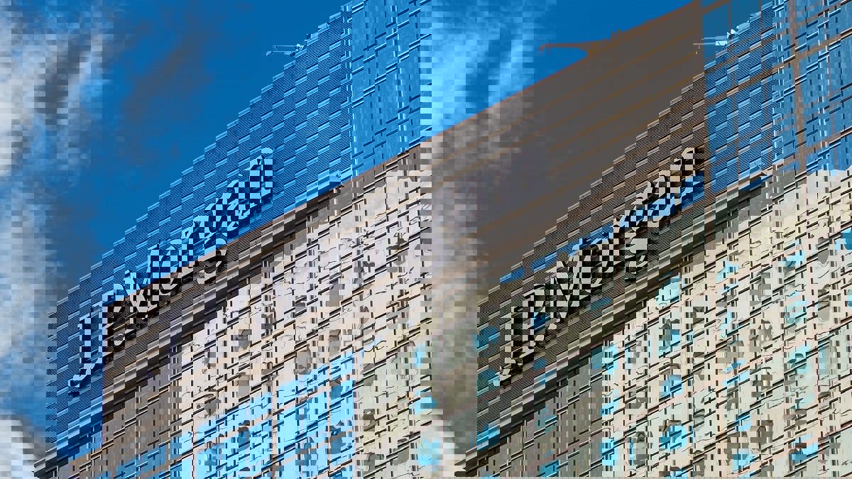 بنك جيه.بي مورغان يعتذر عن دعمه لبطولة دوري السوبر الأوروبي