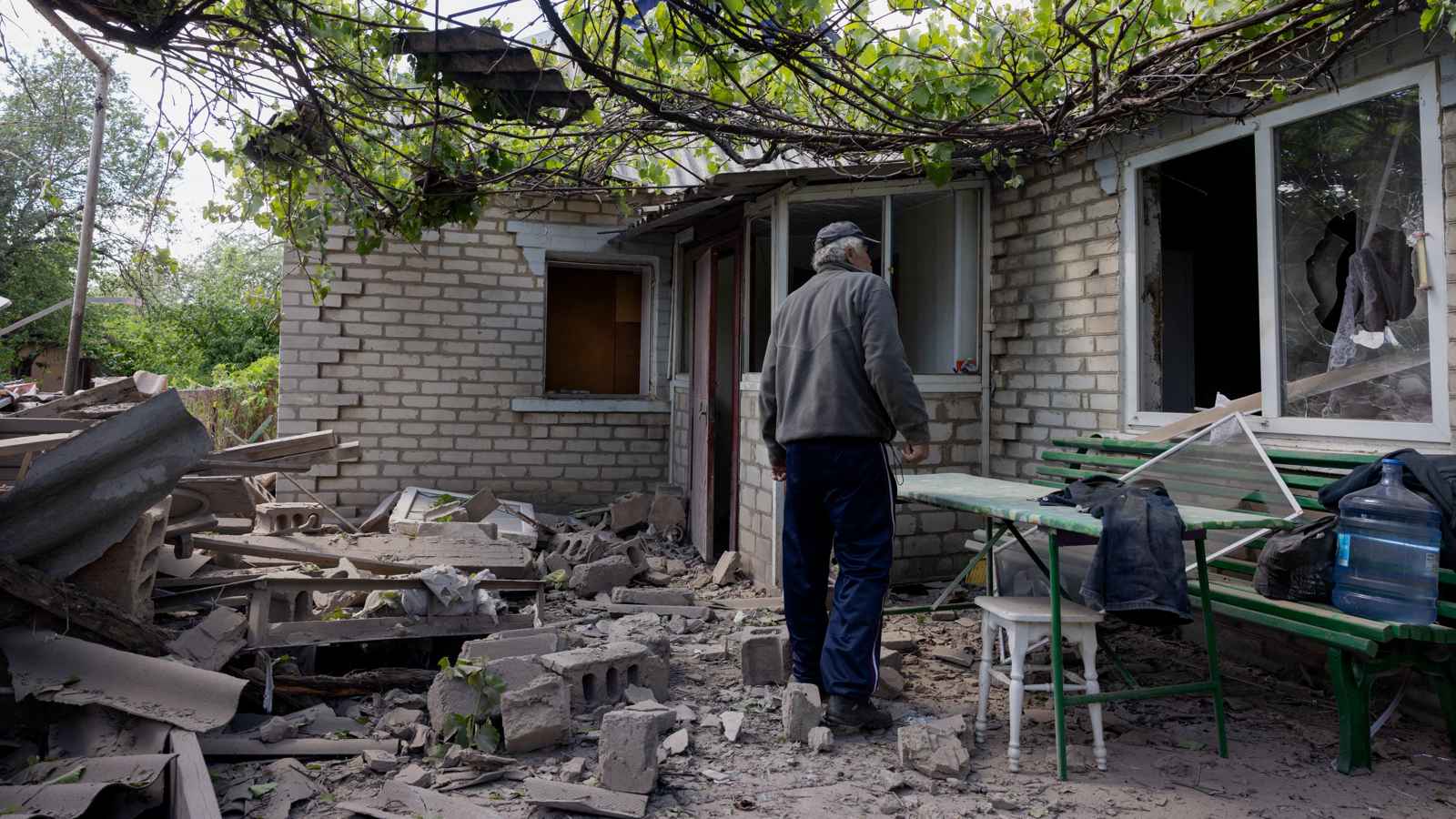 روسيا تشن هجوما عنيفا على السكك الحديدية في دونيتسك