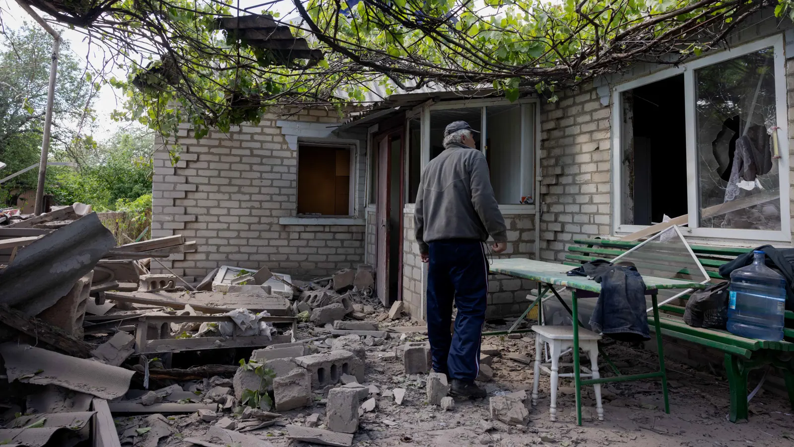 روسيا تشن هجوما عنيفا على السكك الحديدية في دونيتسك