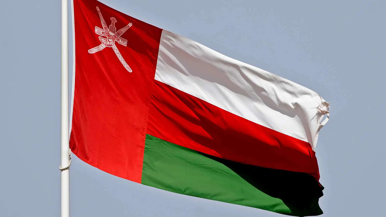 عُمان تؤكد التزامها بالوساطة بين طهران وواشنطن في روما