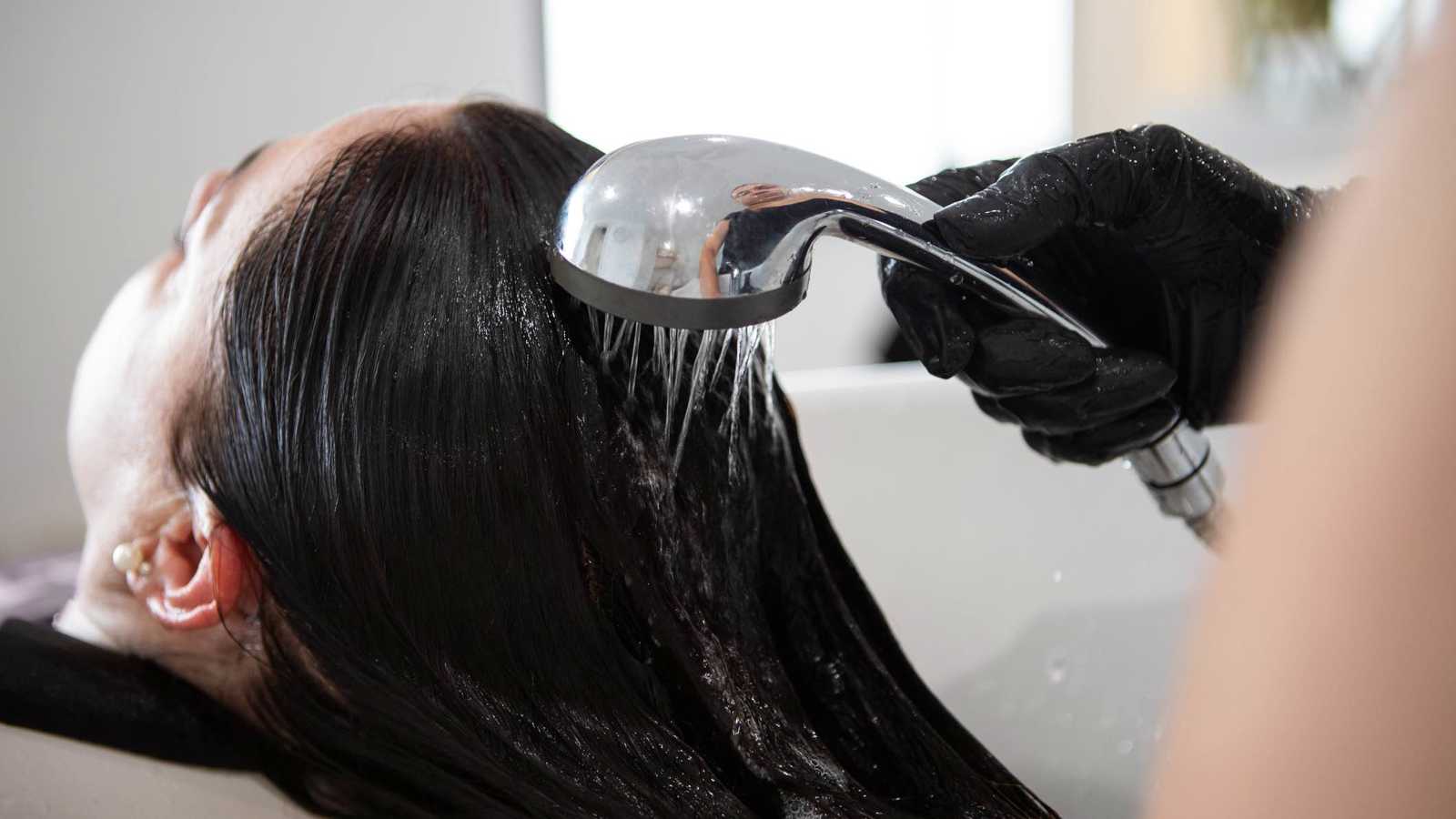 خطر خفي في صالونات التجميل.. كيف تحمي نفسك من السكتة الدماغية؟