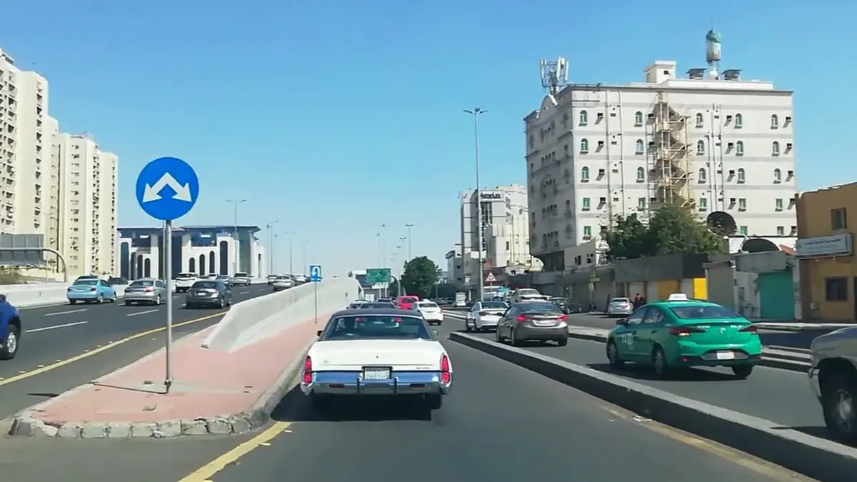 أمطار غزيرة في جدة.. وتعليق مؤقت للدراسة