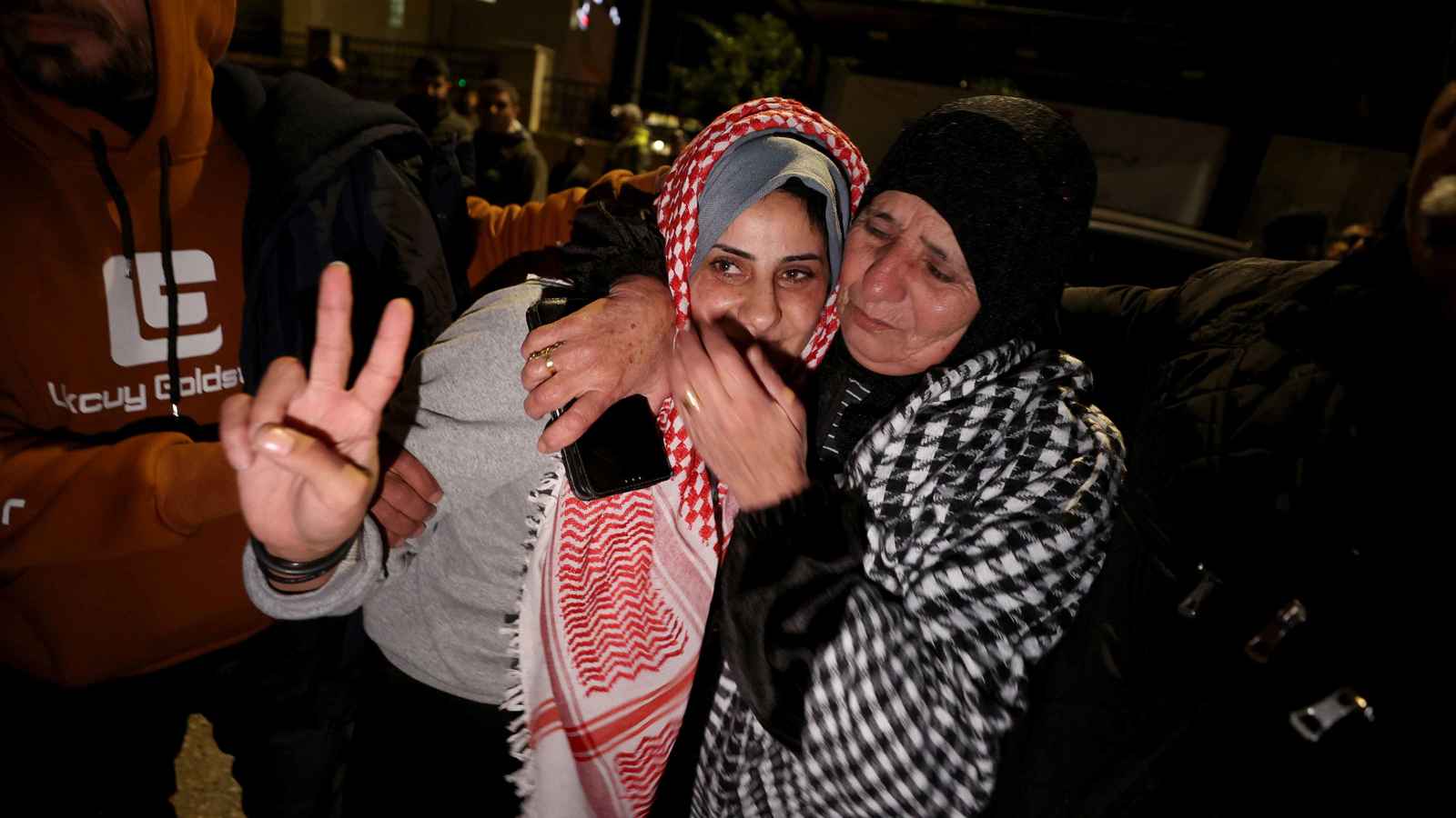 "لمنع مظاهر الفرح".. حافلات معزولة ستنقل الأسرى الفلسطينيين