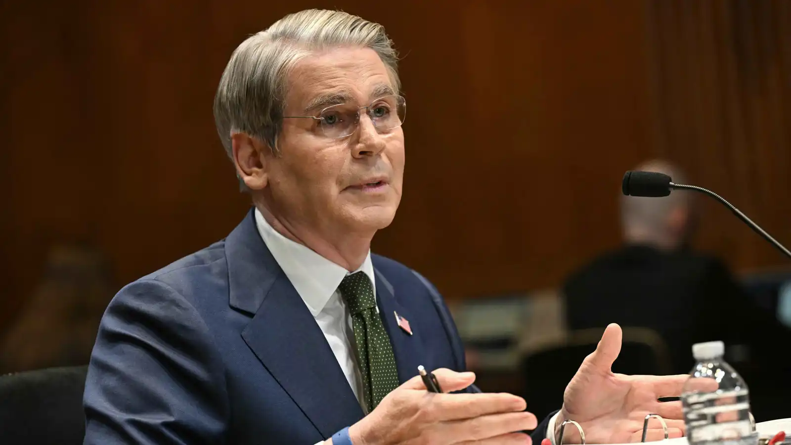 واشنطن تهدد بفرض عقوبات على المتعاملين مع شركات الطيران الإيرانية