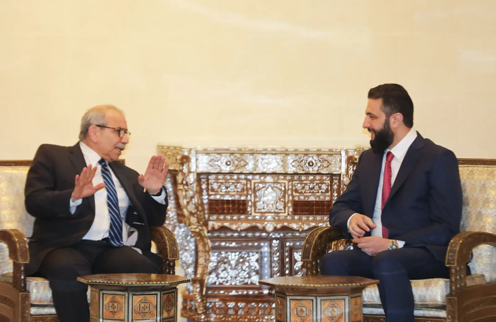 لبنان وسوريا على طريق جديد.. هل تُطوى صفحة الماضي؟