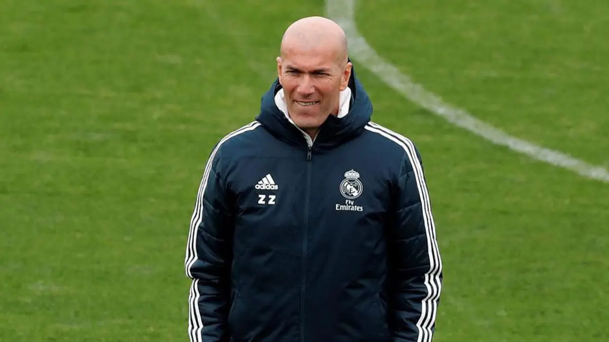 لاعبو ريال مدريد يقفون دقيقة صمت على وفاة شقيق زيدان