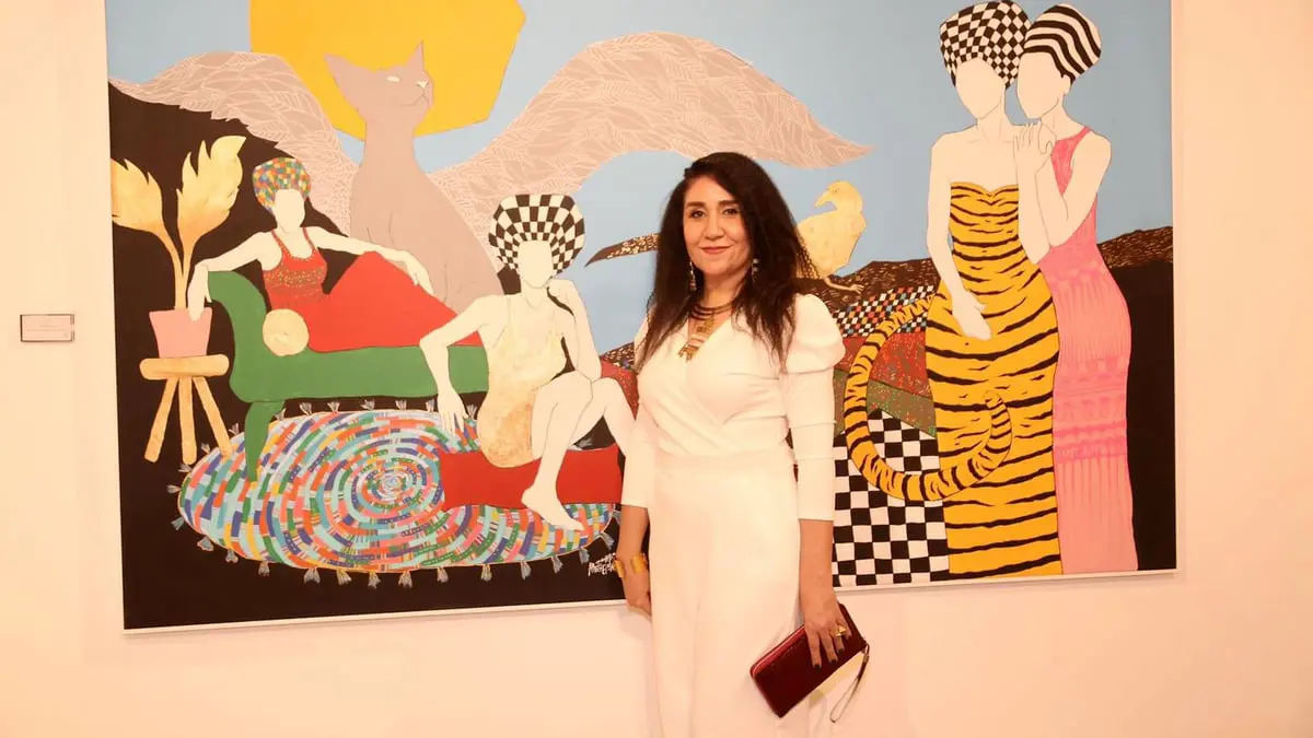 "أبيض غامق".. عبير السيد ترسم حواء بتكوينات بصرية وسرد شاعري