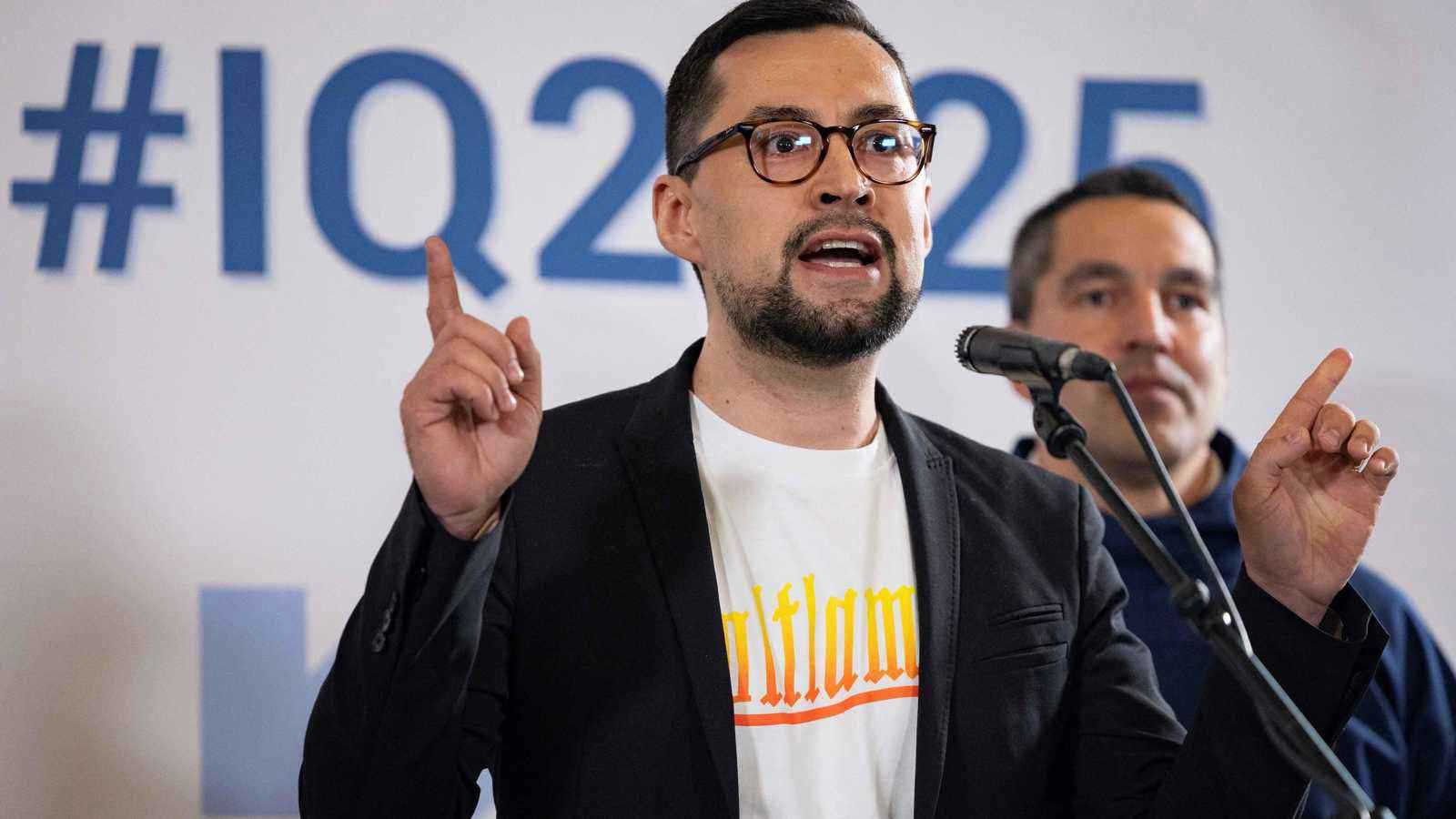 رئيس وزراء غرينلاند يدعو أمريكا لحوار "يتسم بالاحترام"