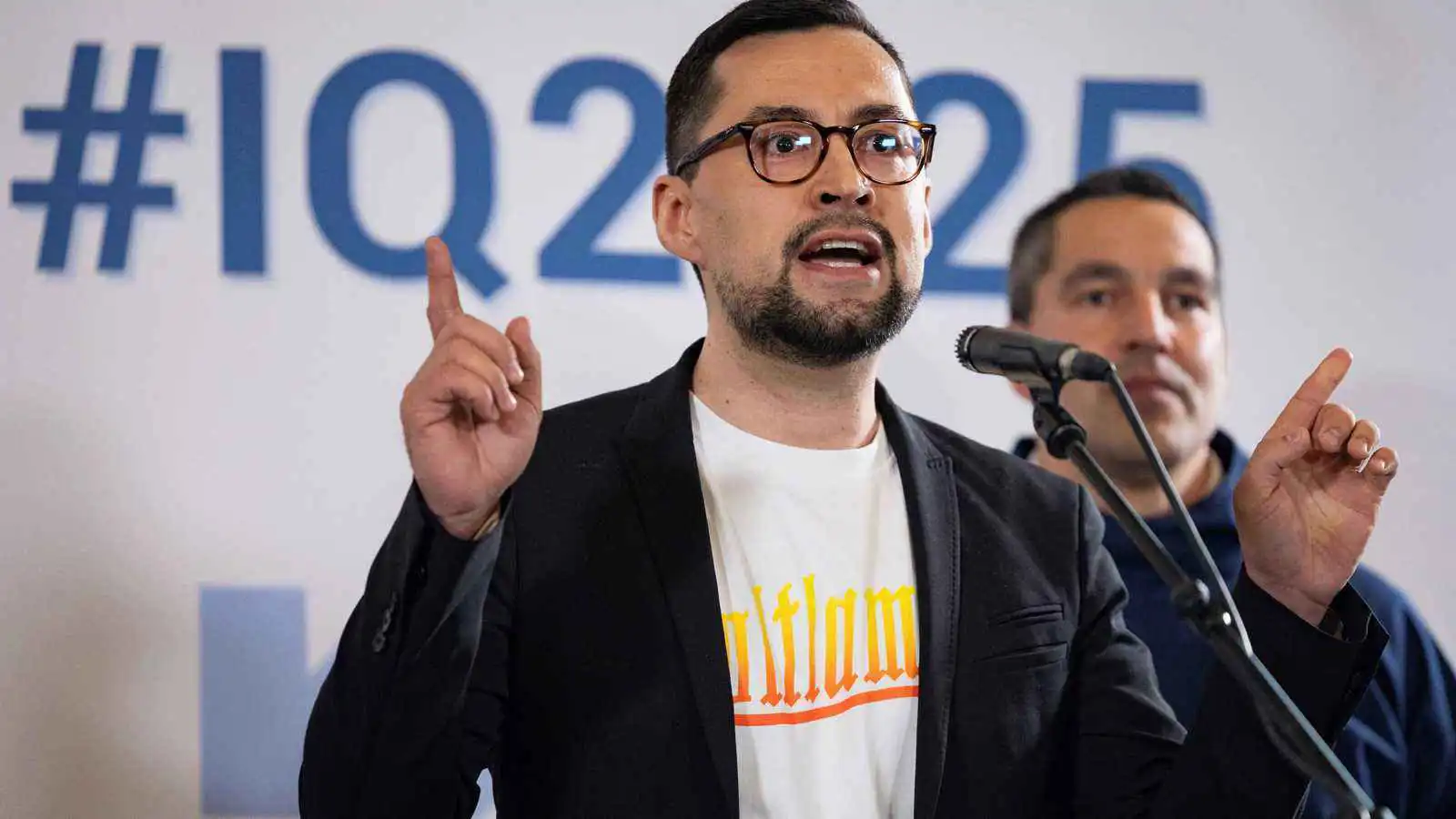 رئيس وزراء غرينلاند يرفض مقترح ترامب لإرسال "مستشفى عائم"