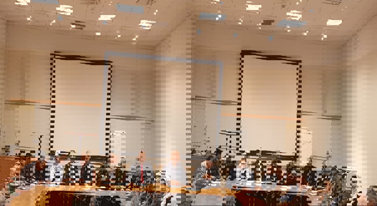 الإرياني يكشف لـ"إرم نيوز" طلب وفد "الشرعية" تسليم جثمان علي صالح ضمن قائمة تبادل الأسرى