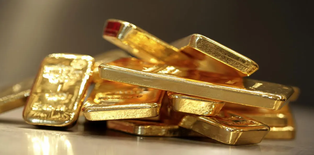 الذهب يلامس أعلى مستوى في نحو 7 أسابيع مع هبوط الدولار والأسهم