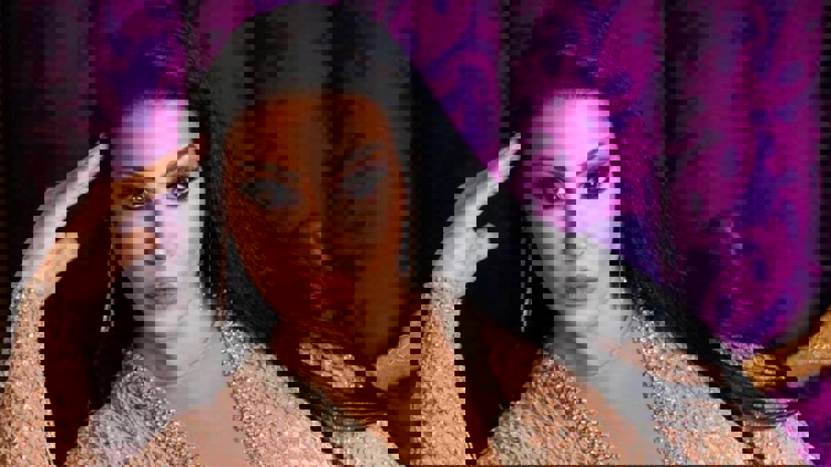 سمية الخشاب ترد على انتقاد هاني البحيري لملابسها: "يبص على نفسه الأول"