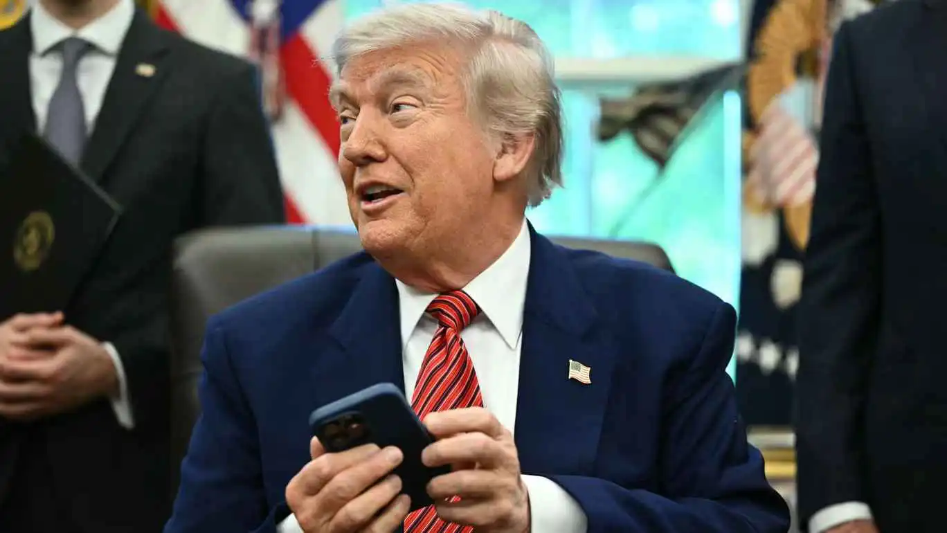 "كلمة واحدة".. ترامب يثير الجدل بتدوينة غامضة (صورة)