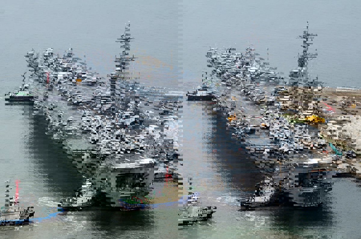 غداة جولة بوتين الآسيوية.. حاملة طائرات نووية أمريكية تصل إلى كوريا الجنوبية