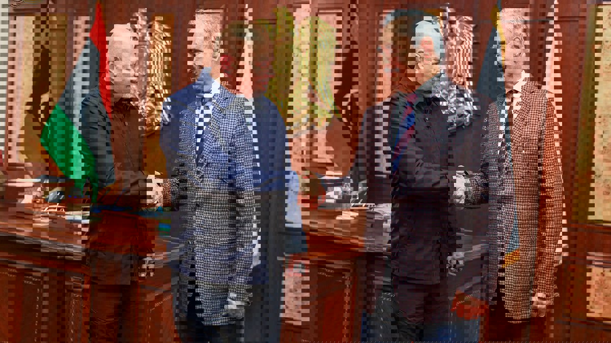 ليبيا.. حفتر يلتقي مدعي "الجنائية الدولية" في بنغازي
