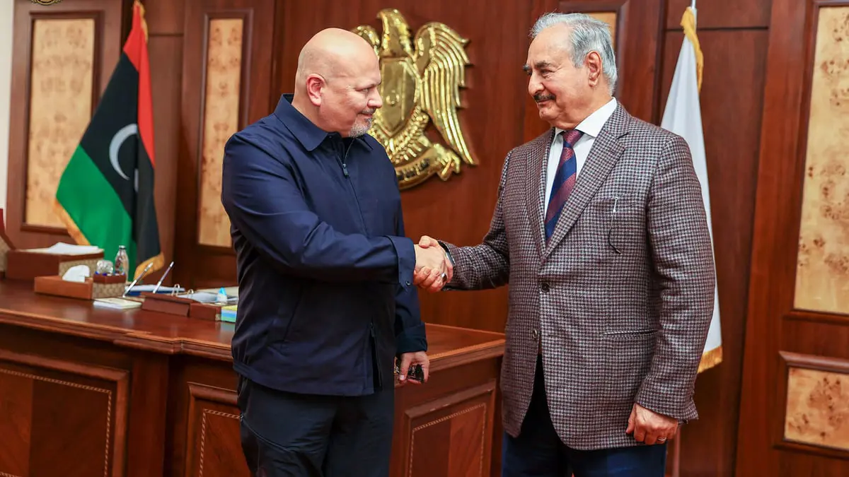 ليبيا.. حفتر يلتقي مدعي "الجنائية الدولية" في بنغازي
