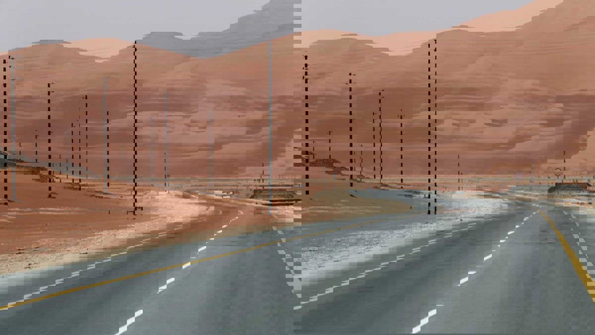 افتتاح أول طريق بري بين السعودية وسلطنة عمان