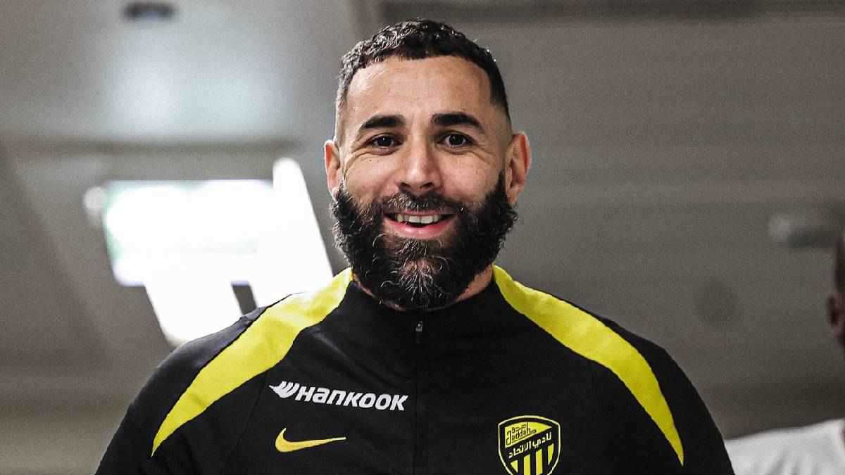 "نريدك في يوفنتوس".. تورام يفاجئ كريم بنزيما 