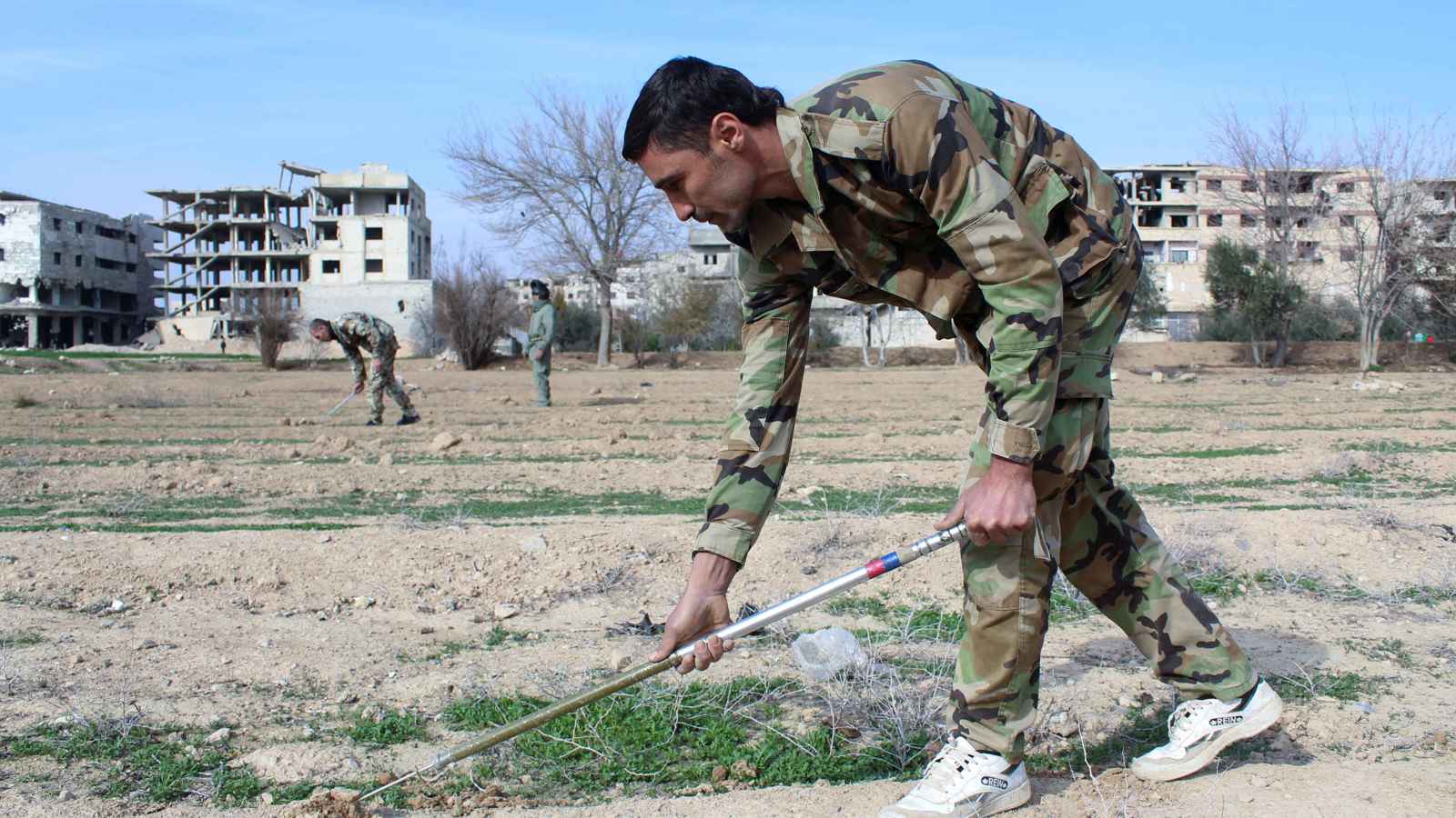 مقتل 3 مدنيين بانفجار لغم أرضي في ريف اللاذقية