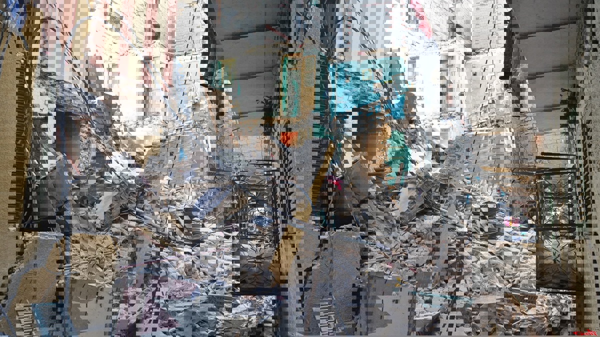 مصرع 5 مصريين بانهيار عقار في الإسكندرية (صور)‎