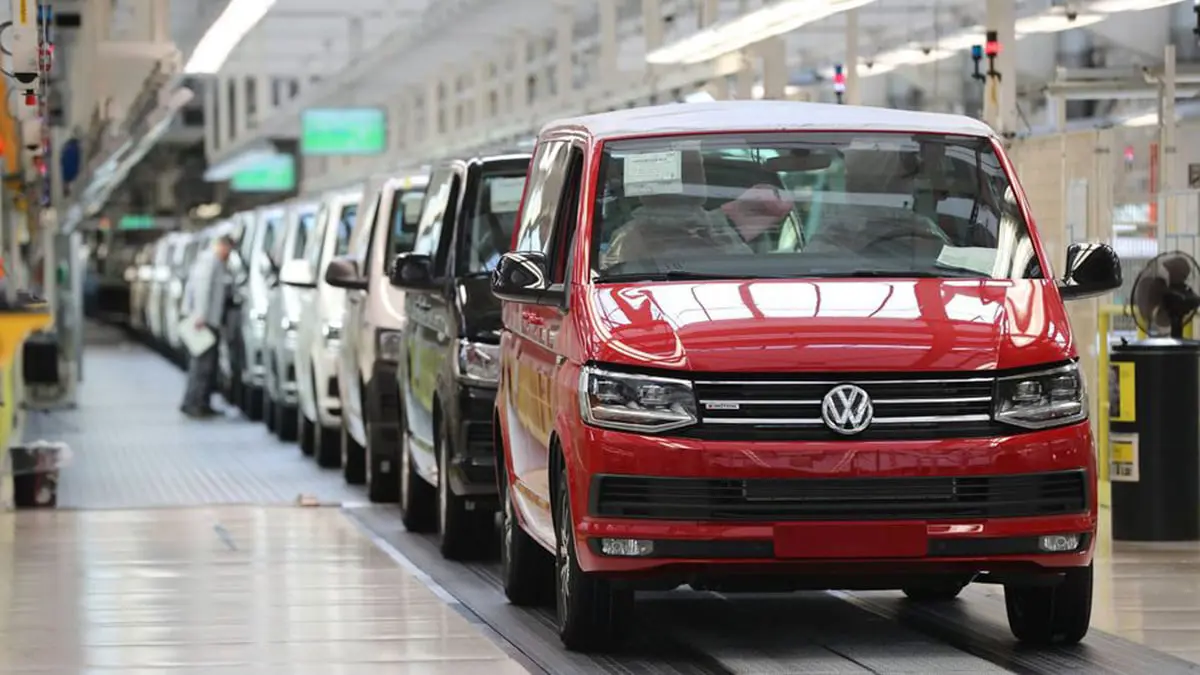 "كارثة" تضرب أبواب 200 ألف من سيارات فولكس فاغن