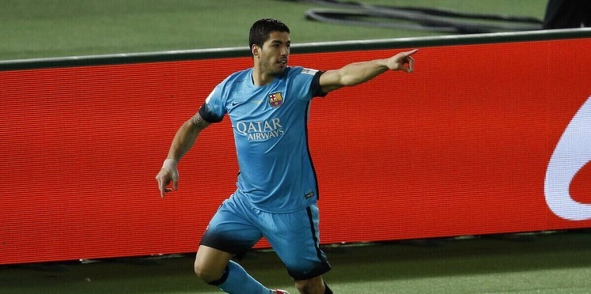 سواريز يدخل التاريخ من أوسع أبوابه