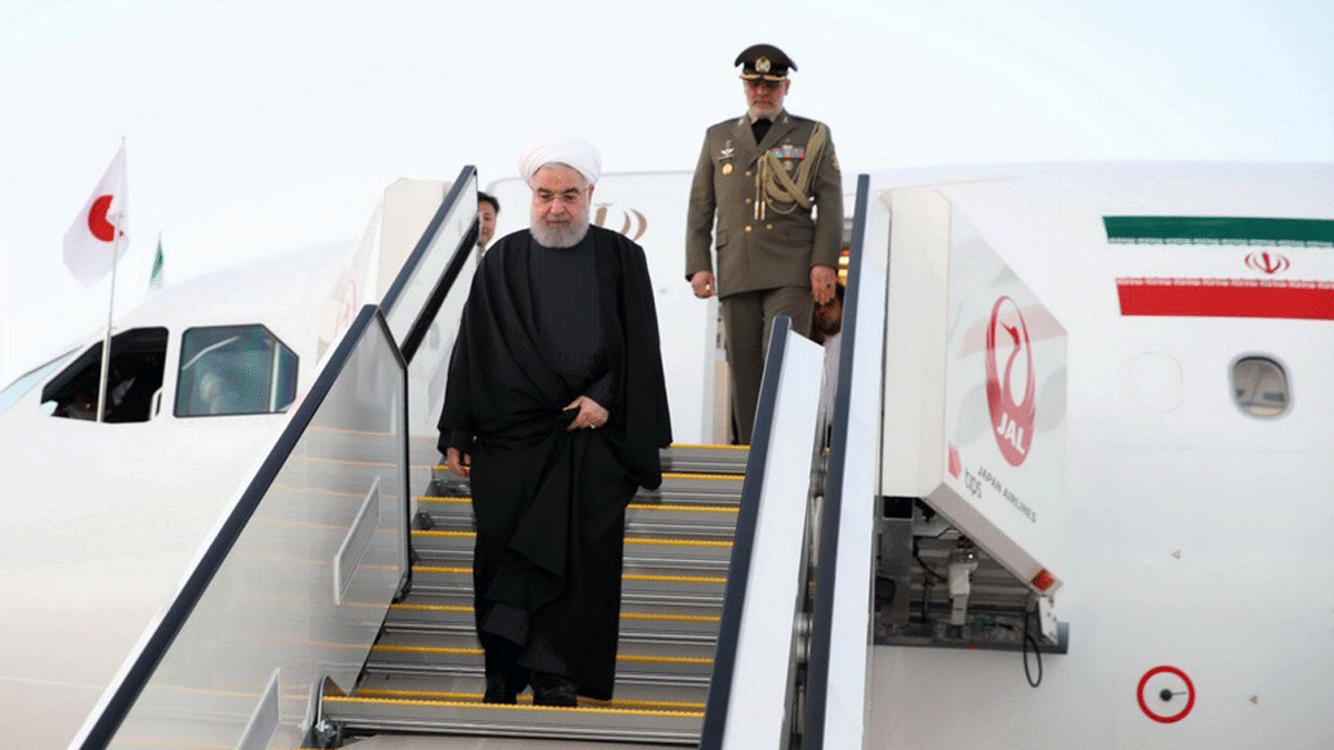روحاني يصل اليابان في زيارة نادرة لرئيس إيراني