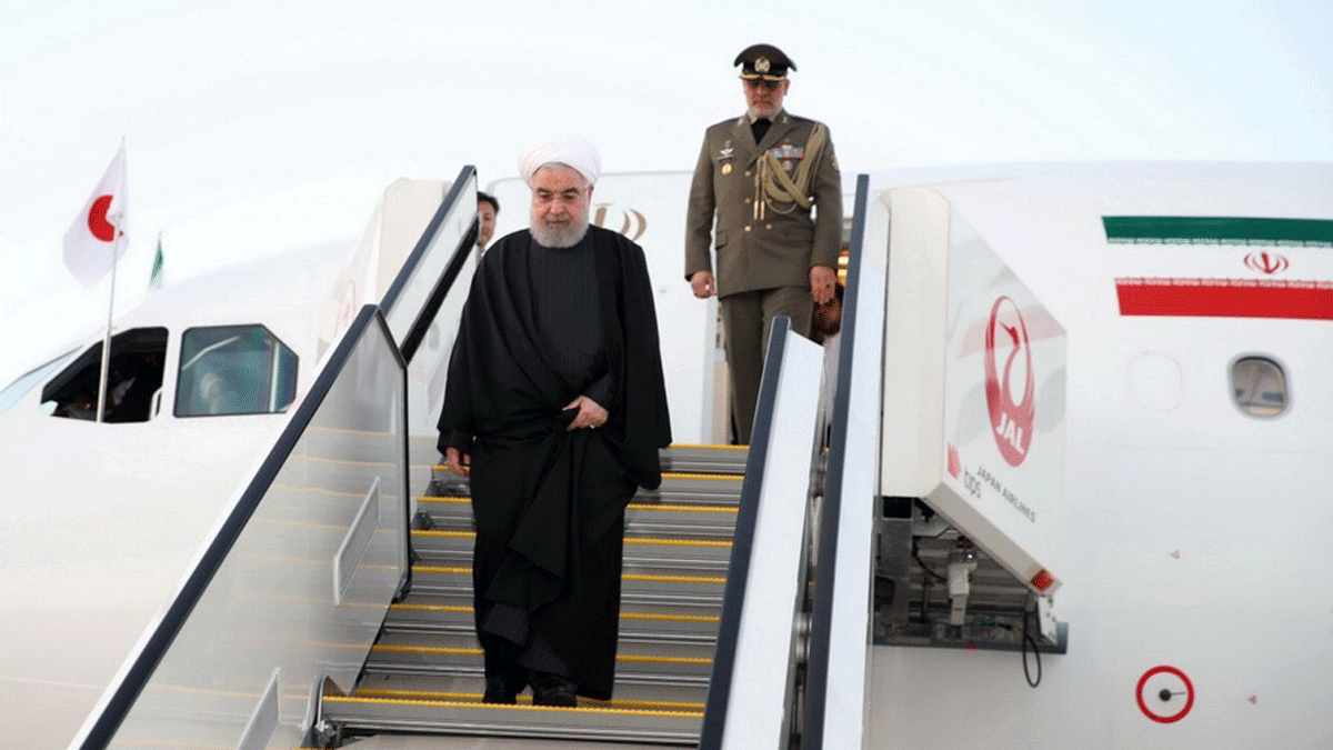روحاني يصل اليابان في زيارة نادرة لرئيس إيراني