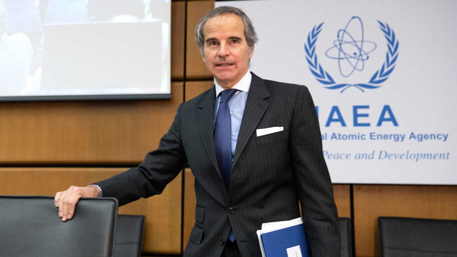 المفتاح مع غروسي.. هل تنجح مهمته "المستحيلة" في تمديد مهلة "آلية الزناد"؟