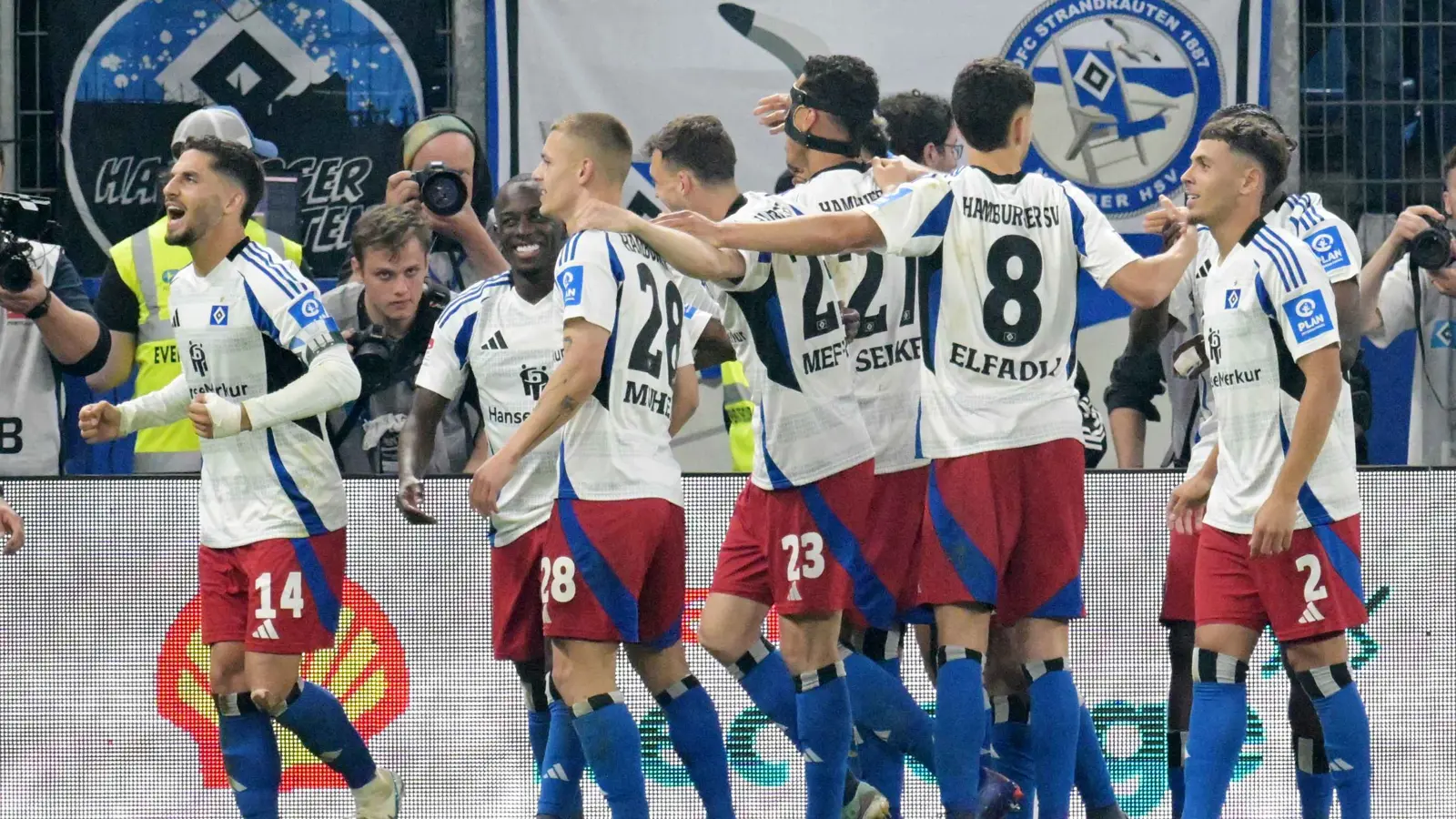 من هو النجم الليبي الفاضلي الذي ساهم في عودة هامبورغ للدوري الألماني الممتاز؟